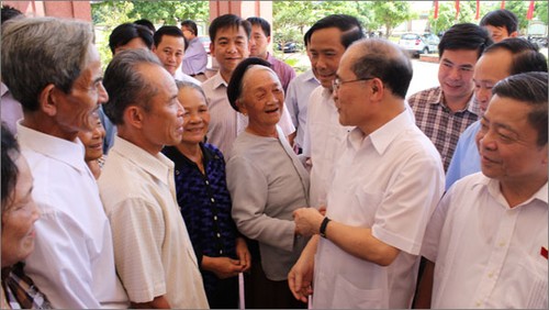 ท่านเหงวียนซิงหุ่งประธานรัฐสภาเวียดนามลงพื้นที่จังหวัดห่าติ๋ง - ảnh 1